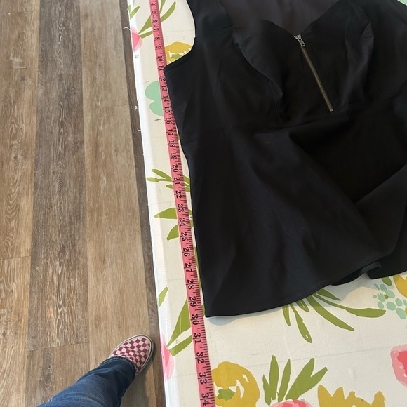 Torrid Sleeveless Peplum Top EUC Size 4 - Picture 6 of 7